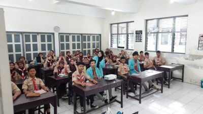 Mahasiswa UNS beri edukasi melalui program INNET: Integrasi Energi terbarukan dan otomatisasi berbasis iot untuk Generasi Muda