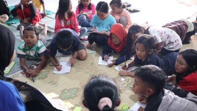 Fun Learning di Pancot: Mahasiswa UNS Gelar English Boost Camp untuk Anak-Anak SD