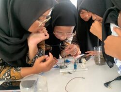 Mahasiswa Pendidikan Fisika UNS Hadirkan Ekstrakurikuler Elektronika Berbasis IoT di SMAN Tawangmangu