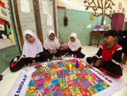 Transformasi Deep Learning oleh Mahasiswa UNS Lewat Eksplorasi Permainan Edukatif yang Menyenangkan dan Bermakna bagi Siswa