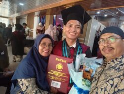 Momentum Kebahagiaan Keluarga Suradi, S.H.: Muhammad Iqbal Sholahuddin, S.Pd. Resmi Diwisuda di UNSIKA