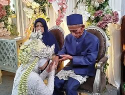 Penuh Kebahagiaan, Keluarga Bapak Slamet dan Ibu Masitoh Gelar Resepsi Pernikahan Putrinya di Pamarican